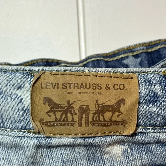 Levi’s shorty shorts with stars | girls size 8 Reg - Picture 3 of 5